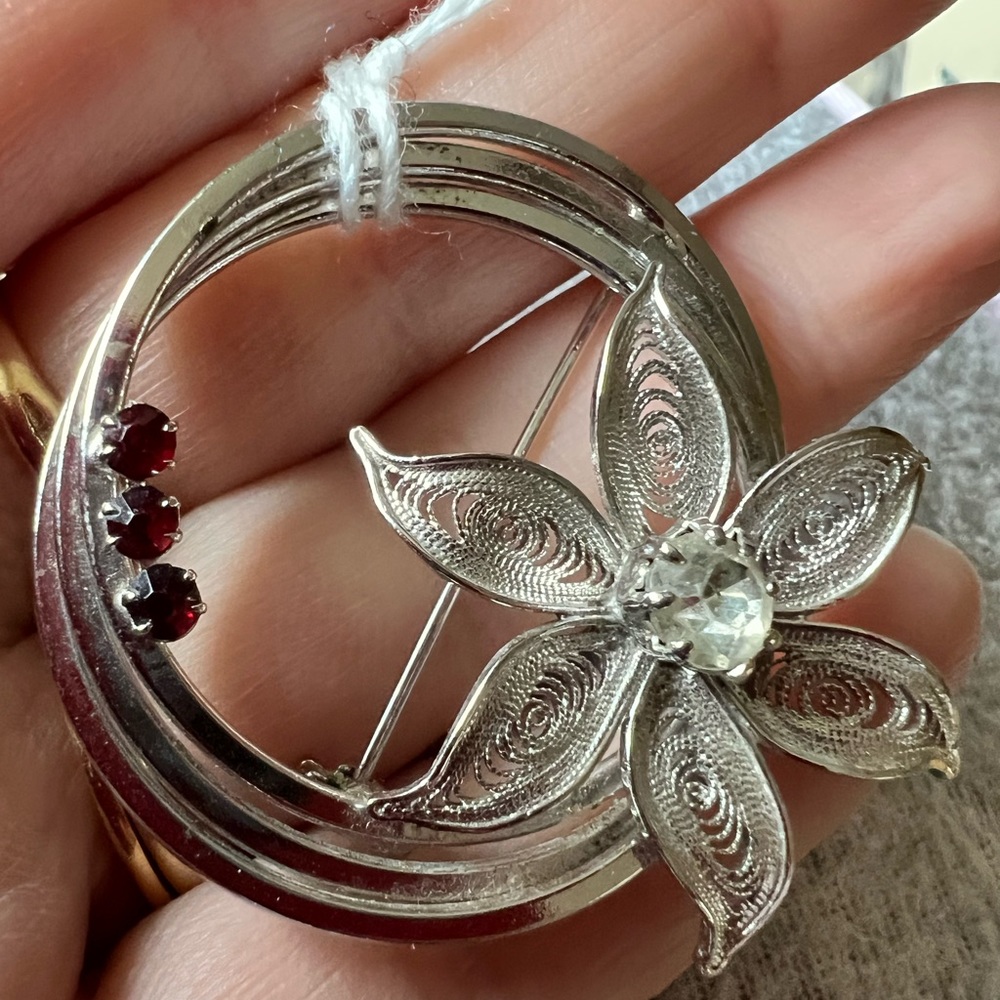 Red and silver vintage floral brooch in great condition.